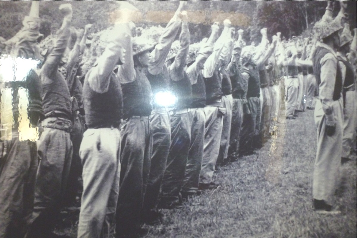Trung đo&agrave;n l&agrave;m lễ tuy&ecirc;n thệ trước khi l&ecirc;n đường tham gia chiến dịch Đ&ocirc;ng Xu&acirc;n 1953-1954 - Ảnh tư liệu